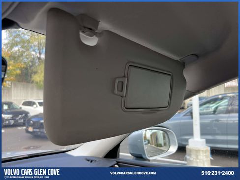 Used 2022 Volvo XC60 B5 Momentum w/ Climate Package image 34