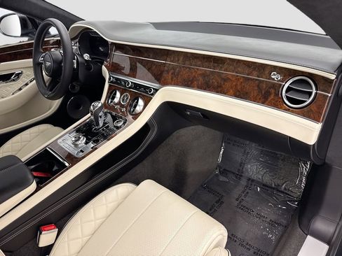 Used 2022 Bentley Continental GT image 16