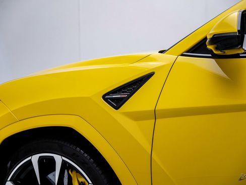 Used 2021 Lamborghini Urus AWD/4WD image 32