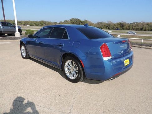 Used 2021 Chrysler 300 Touring L image 7