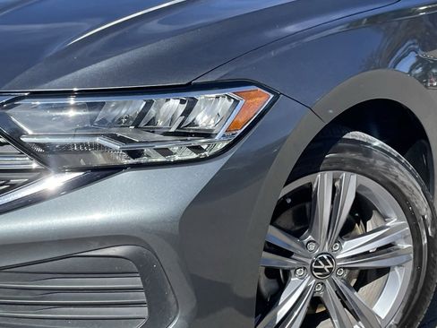 Used 2024 Volkswagen Jetta SE image 8