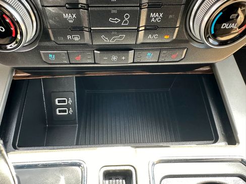 Used 2018 Ford F150 Lariat w/ Equipment Group 502A Luxury AWD/4WD image 27