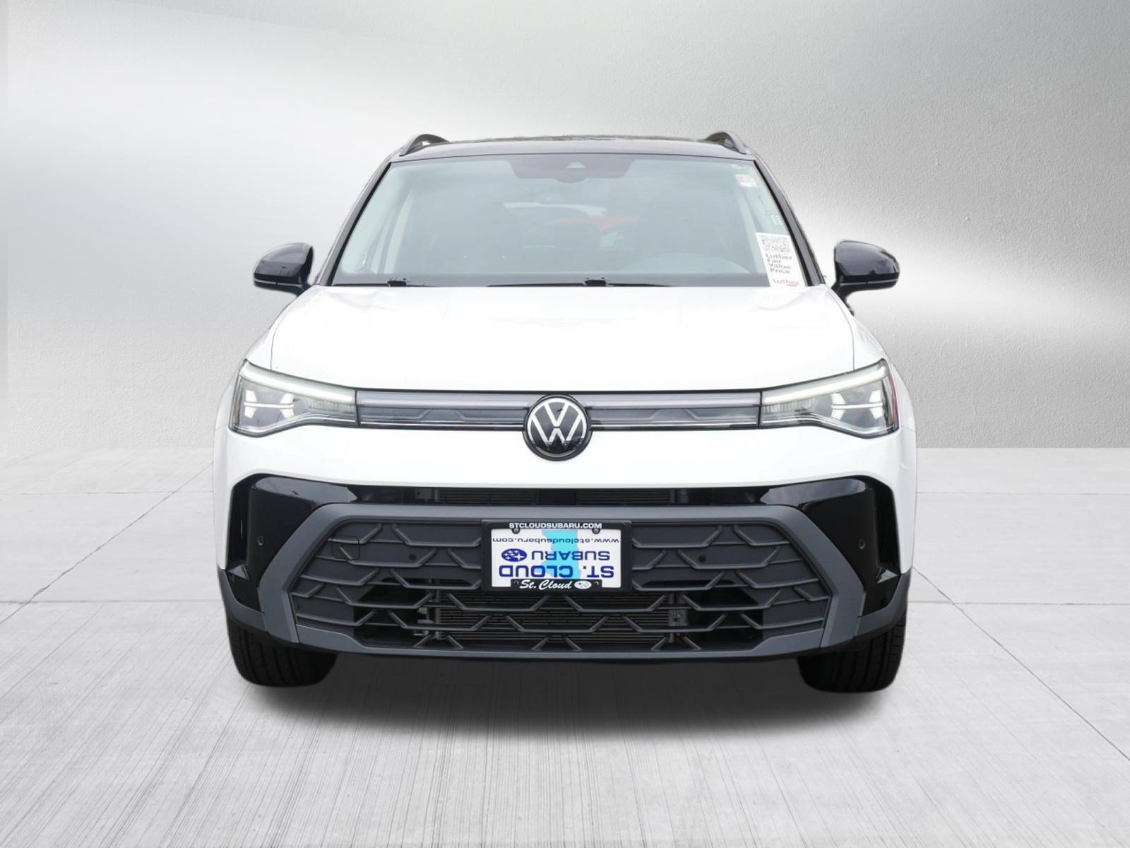 Used 2025 Volkswagen Taos SE AWD/4WD image 2