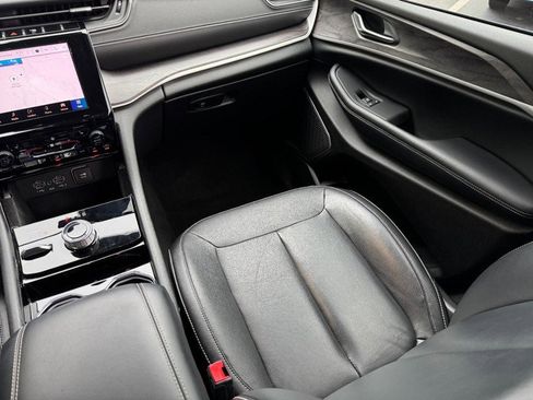 Used 2022 Jeep Grand Cherokee L Limited image 16