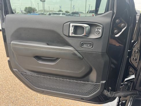 Used 2025 Jeep Gladiator Sport AWD/4WD image 20