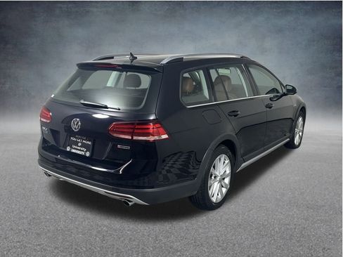 Used 2019 Volkswagen Golf Alltrack S image 8