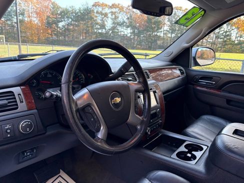 Used 2013 Chevrolet Suburban LT image 15