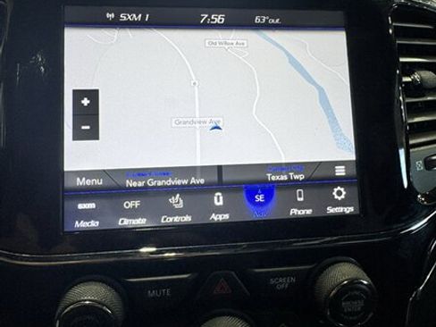 Used 2020 Jeep Grand Cherokee Overland AWD/4WD image 15
