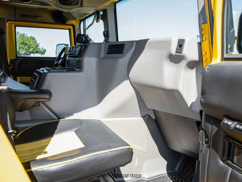 Used 2001 HUMMER H1 4-Door Wagon image 32