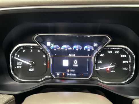 Used 2021 GMC Yukon XL Denali w/ Denali Premium Package image 30