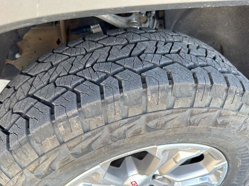 Used 2025 GMC Sierra 1500 SLT image 31