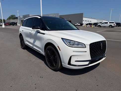 Used 2023 Lincoln Corsair Reserve w/ Equipment Group 201A AWD/4WD image 3