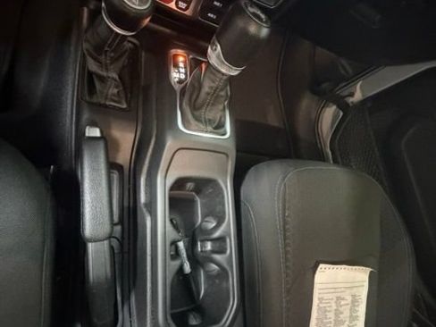 Used 2024 Jeep Wrangler Unlimited Rubicon 4xe AWD/4WD image 19