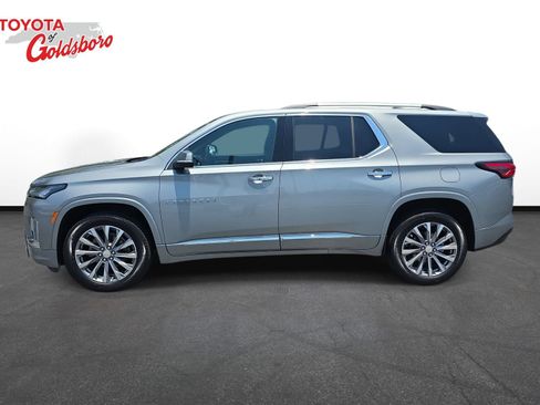 Used 2023 Chevrolet Traverse Premier FWD image 8