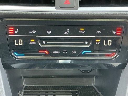 New 2026 Volkswagen Taos SE FWD image 22