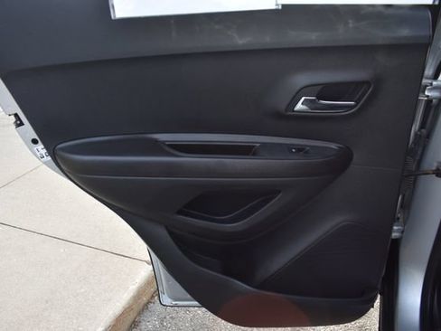 Used 2016 Chevrolet Trax LT AWD/4WD image 30