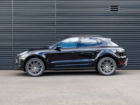 Used 2025 Porsche Macan image 2