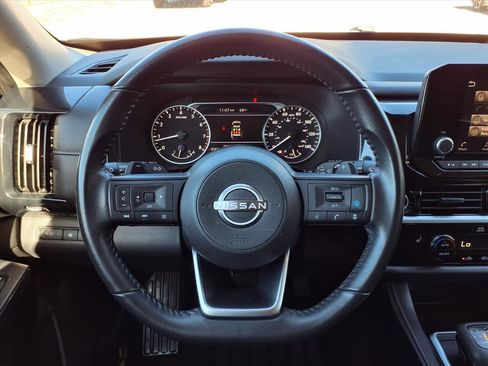 Used 2024 Nissan Pathfinder SV image 15