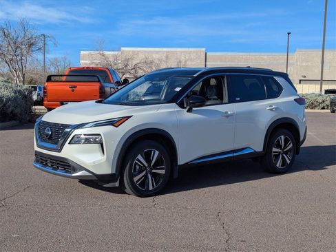 Used 2021 Nissan Rogue Platinum image 2