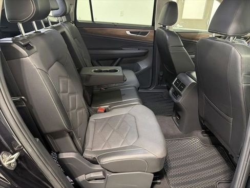 Used 2024 Volkswagen Atlas SE image 24