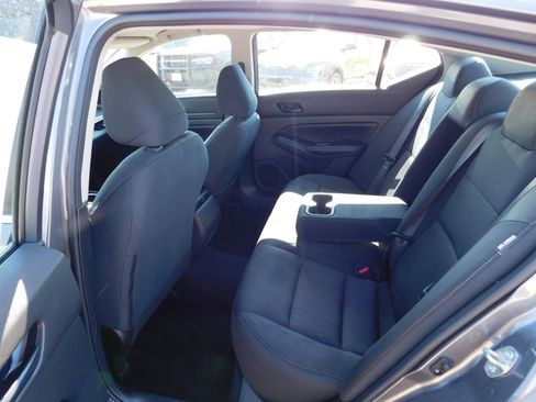 Used 2024 Nissan Altima 2.5 SV FWD image 10
