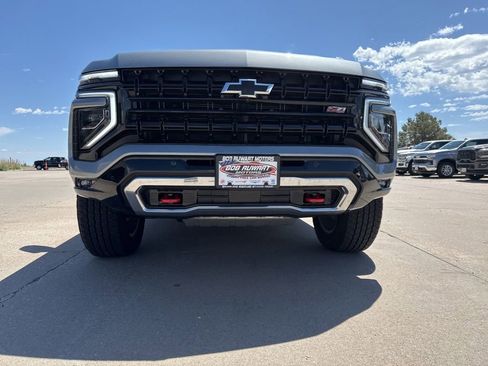 Used 2025 Chevrolet Suburban Z71 AWD/4WD image 9