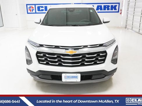 New 2026 Chevrolet Equinox LT image 2