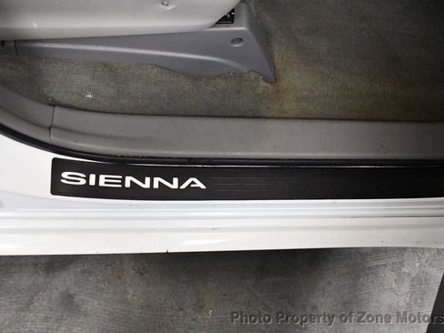 Used 2011 Toyota Sienna LE w/ Towing Pkg image 14