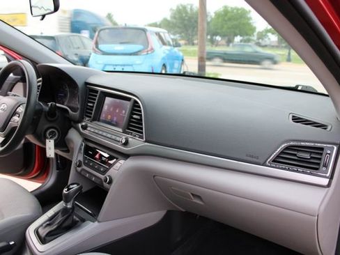 Used 2017 Hyundai Elantra SE FWD image 31