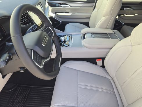 New 2026 Jeep Grand Wagoneer image 11