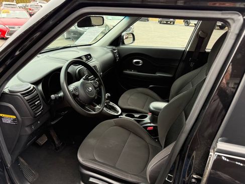 Used 2018 Kia Soul FWD image 7