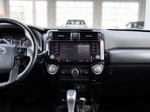 Used 2024 Toyota 4Runner TRD Off-Road Premium AWD/4WD image 19