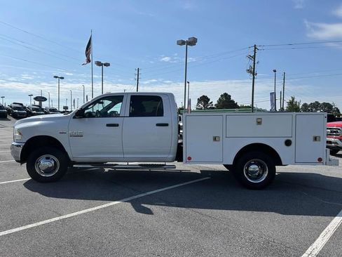 Used 2018 RAM 3500 Tradesman w/ Chrome Appearance Group RWD image 5