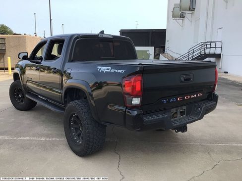 Used 2018 Toyota Tacoma TRD Sport w/ Technology Package RWD image 6