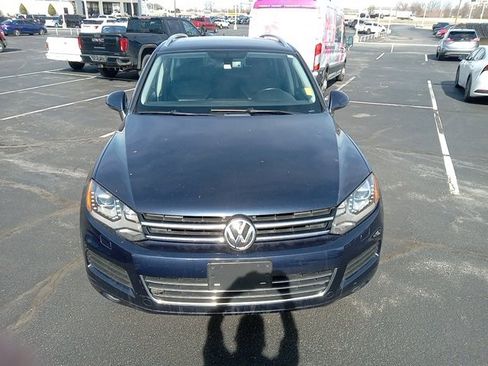 Used 2014 Volkswagen Touareg VR6 image 2