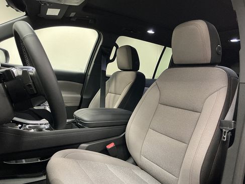 New 2026 Chevrolet Traverse LT w/ Sun and Wheel Package AWD/4WD image 9
