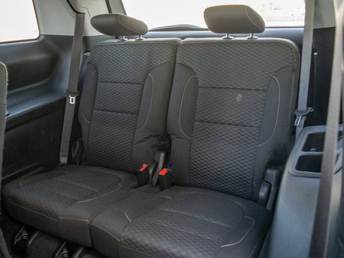 Used 2019 GMC Acadia SLE image 29