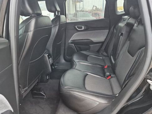 Used 2024 Jeep Compass Latitude AWD/4WD image 21