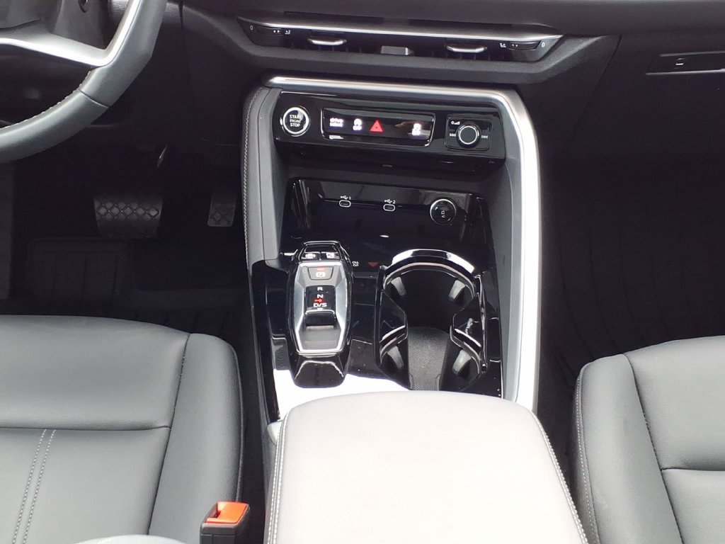 Used 2025 Audi Q5 Premium w/ Convenience Package AWD/4WD image 18