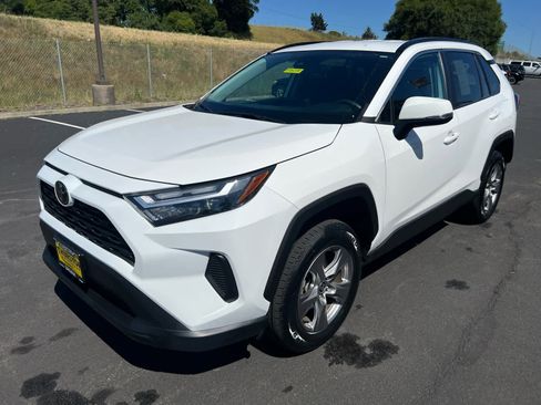 Used 2024 Toyota RAV4 XLE AWD/4WD image 5