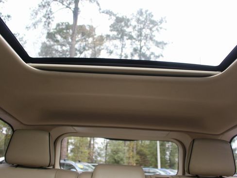 Used 2017 Jeep Grand Cherokee Overland image 39