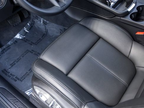Certified 2026 Porsche Macan AWD/4WD image 32