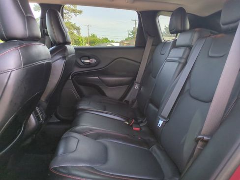 Used 2015 Jeep Cherokee Trailhawk w/ Comfort/Convenience Group image 14