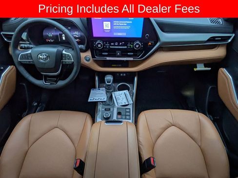 New 2026 Toyota Highlander Platinum AWD/4WD image 17