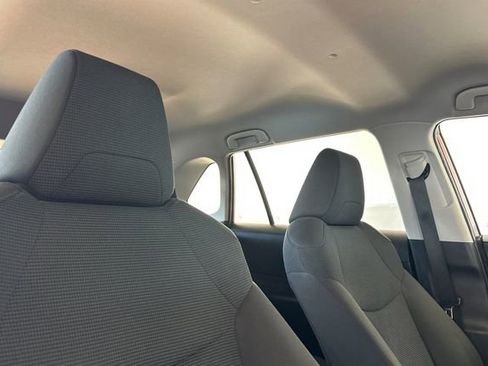 Certified 2021 Toyota RAV4 LE w/ Carpet Mat Package (TMS) AWD/4WD image 21