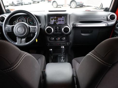 Used 2013 Jeep Wrangler Unlimited Sahara w/ Connectivity Group AWD/4WD image 14