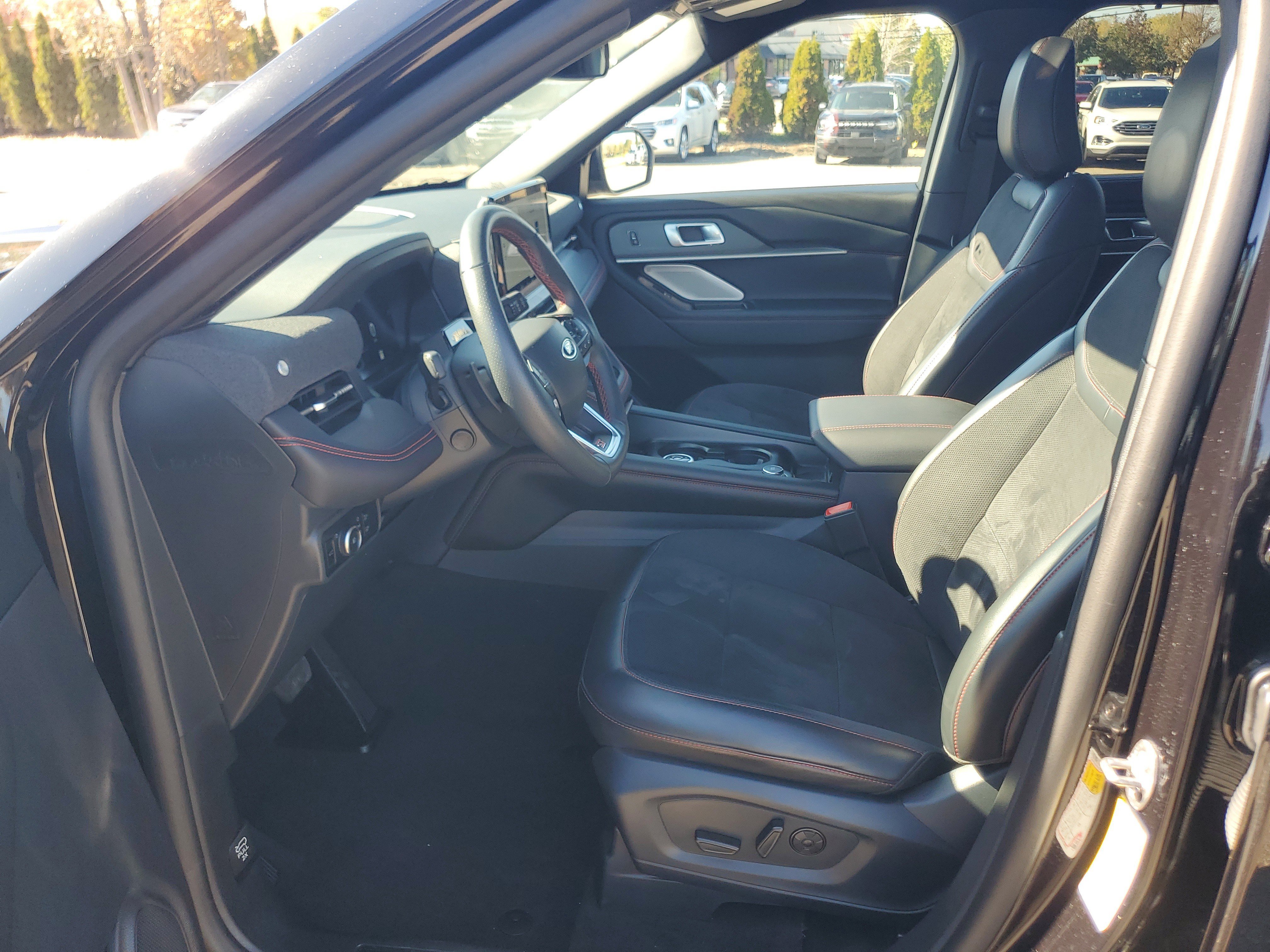 Used 2025 Ford Explorer ST AWD/4WD image 12