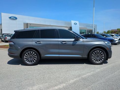 Used 2023 Lincoln Aviator Reserve w/ Equipment Group 201A RWD image 3