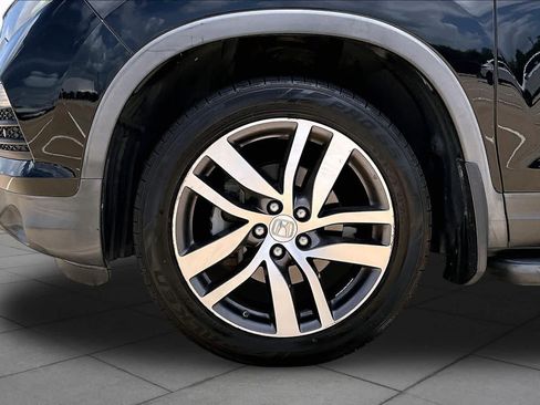 Used 2018 Honda Pilot Touring image 11