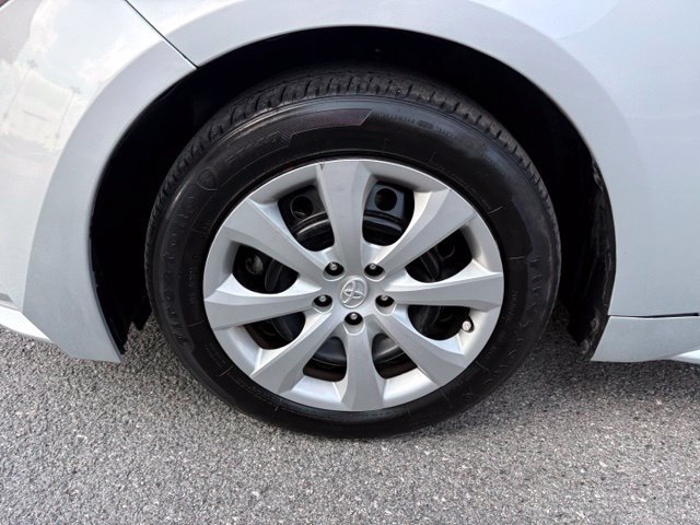 Used 2024 Toyota Corolla LE FWD image 13